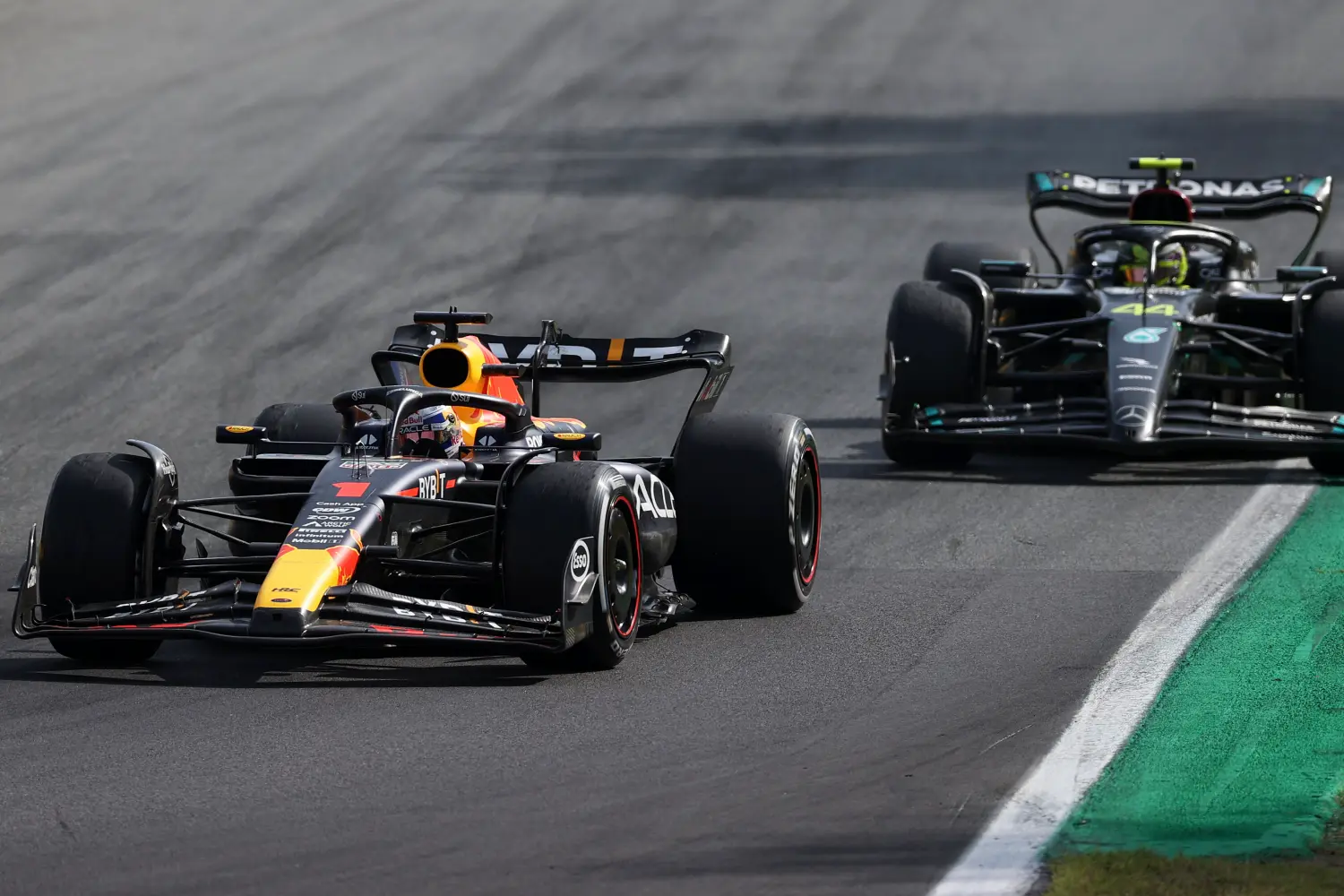 Max Verstappen i Lewis Hamilton / © Getty Images / Red Bull Content Pool