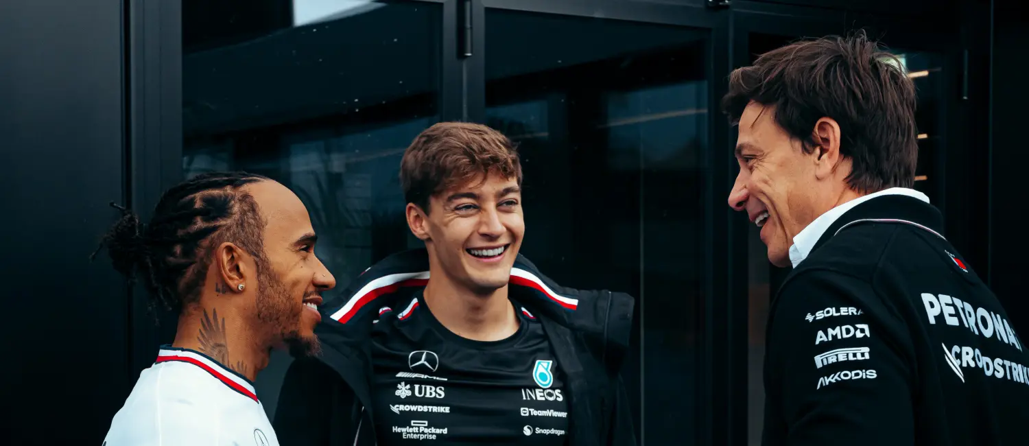 Lewis Hamilton , George Russell i Toto Wolff - Mercedes-AMG Petronas Formula One Team / © Mercedes-AMG Petronas Formula One Team / LAT Images Lewis Hamilton , George Russell i Toto Wolff - Mercedes-AMG Petronas Formula One Team / © Mercedes-AMG Petronas Formula One Team / LAT Images
