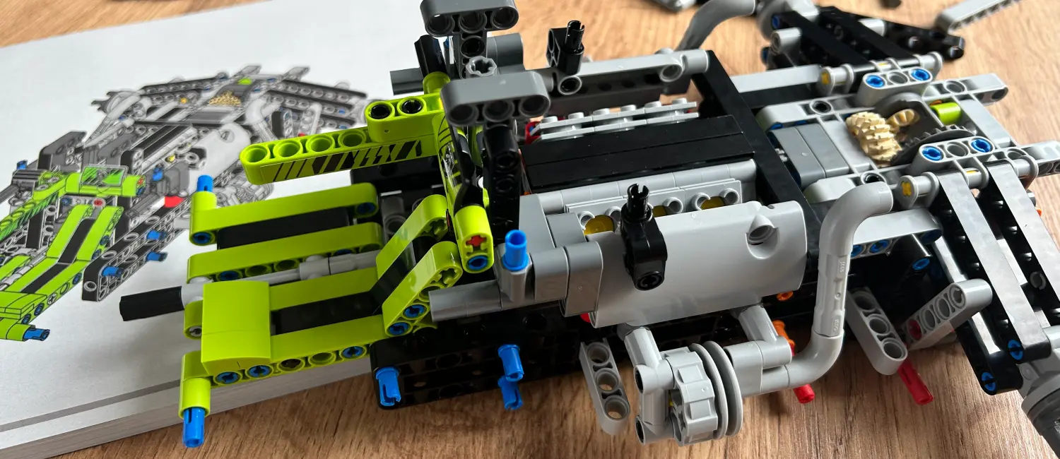 Lego Technic Peugeot 9X8 / © Jarosław Werner/ Motorsport Grand Prix Lego Technic Peugeot 9X8 / © Jarosław Werner/ Motorsport Grand Prix