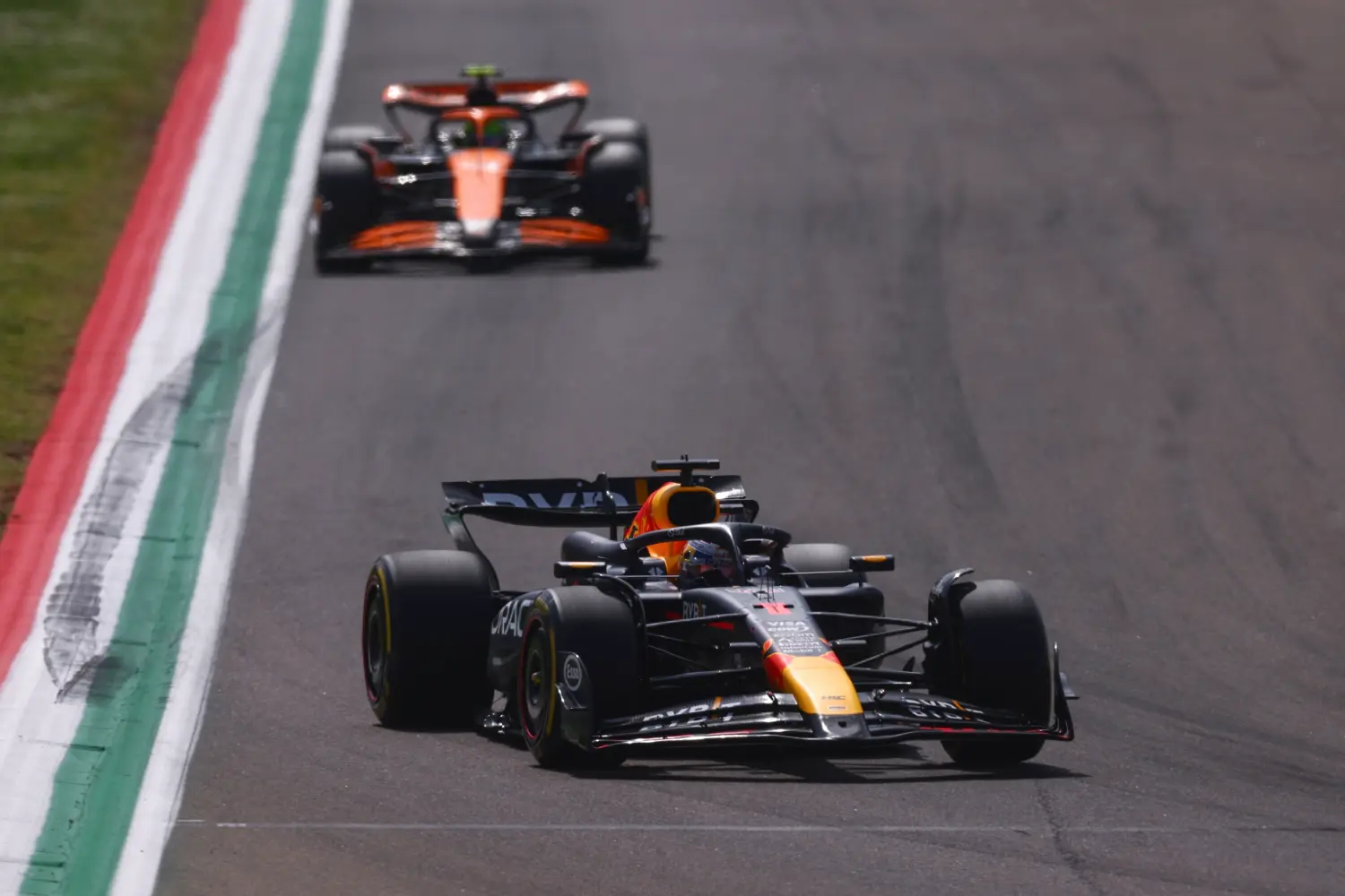 Max Verstappen - Oracle Red Bull Racing i Lando Norris - McLaren F1 Team / © Getty Images / Red Bull Content Pool