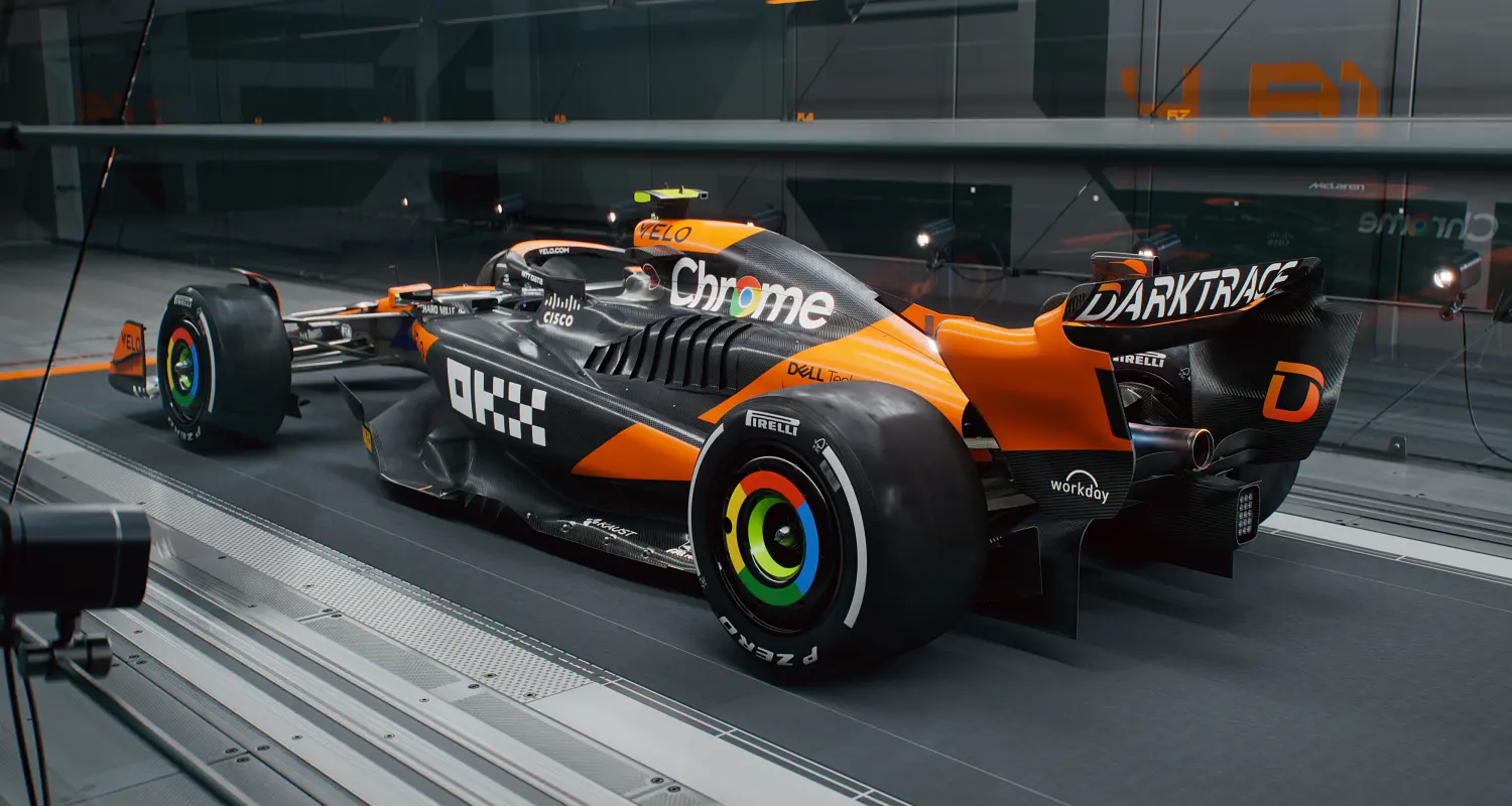 Malowanie McLarena MCL38 na sezon 2024 / © McLaren F1 Malowanie McLarena MCL38 na sezon 2024 / © McLaren F1